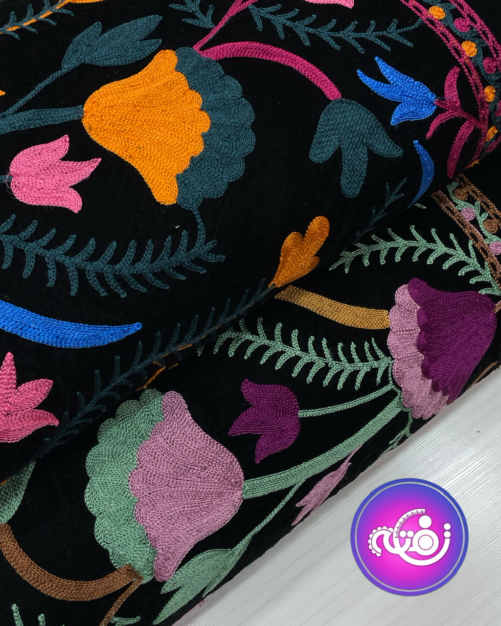 مخمل سوزن دوزی طرح گل شیپوری