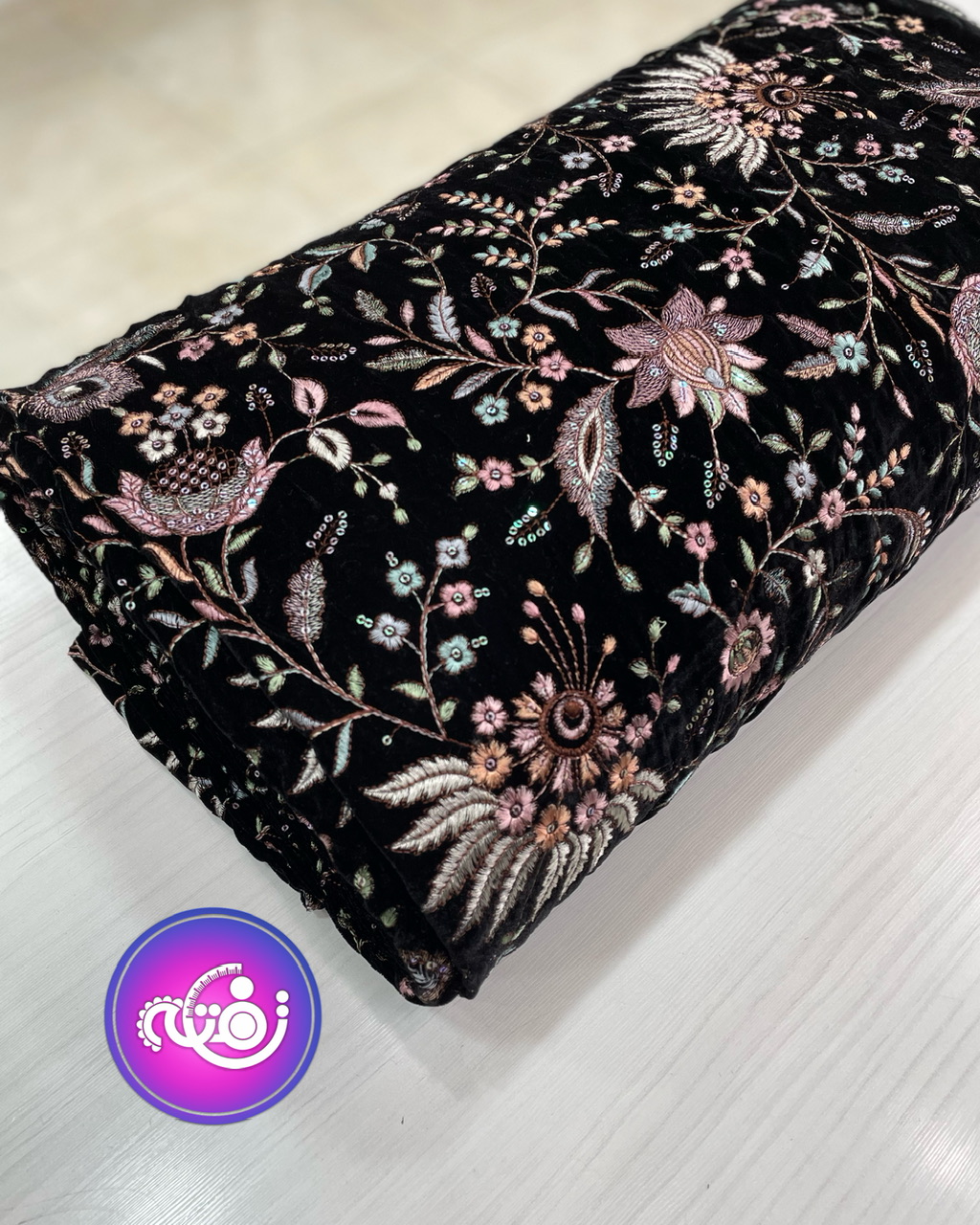 مخمل سوزن دوزی