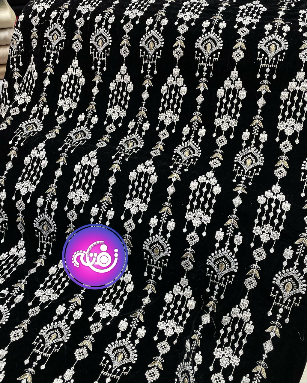 مخمل سوزن دوزی