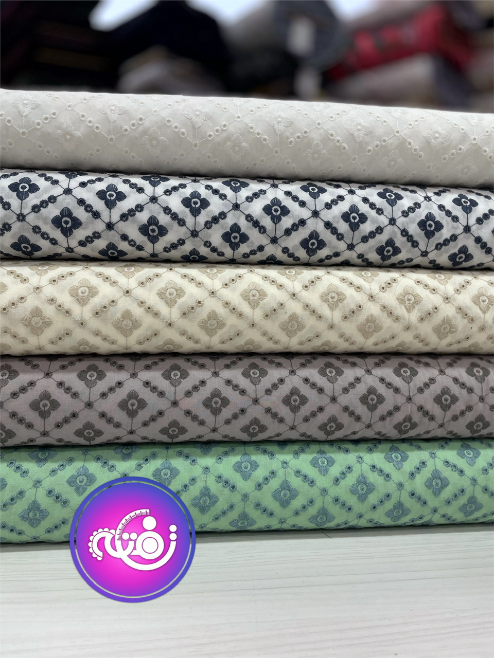 پوپلین خامه و کسمه دوزی