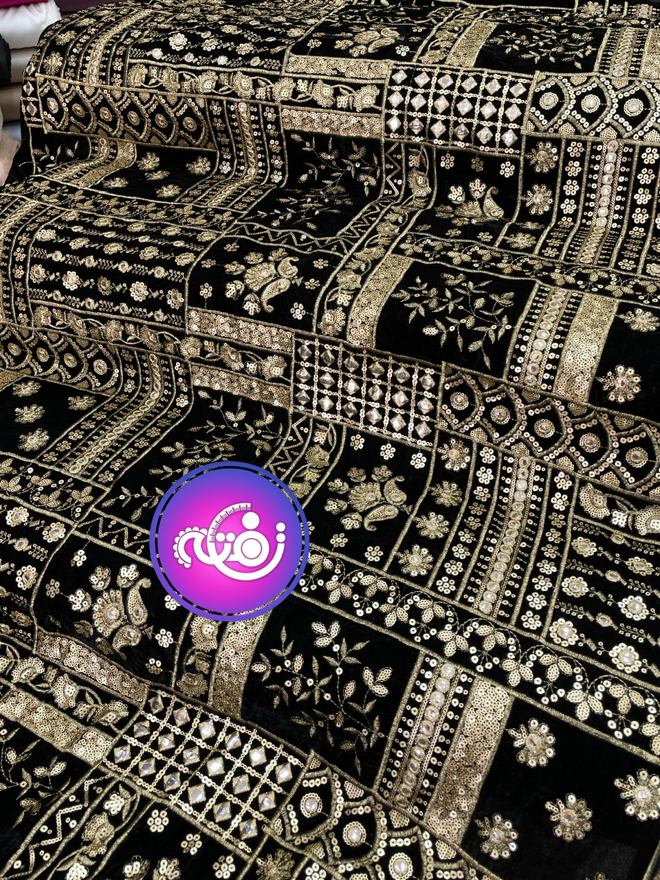 مخمل سوزن دوزی